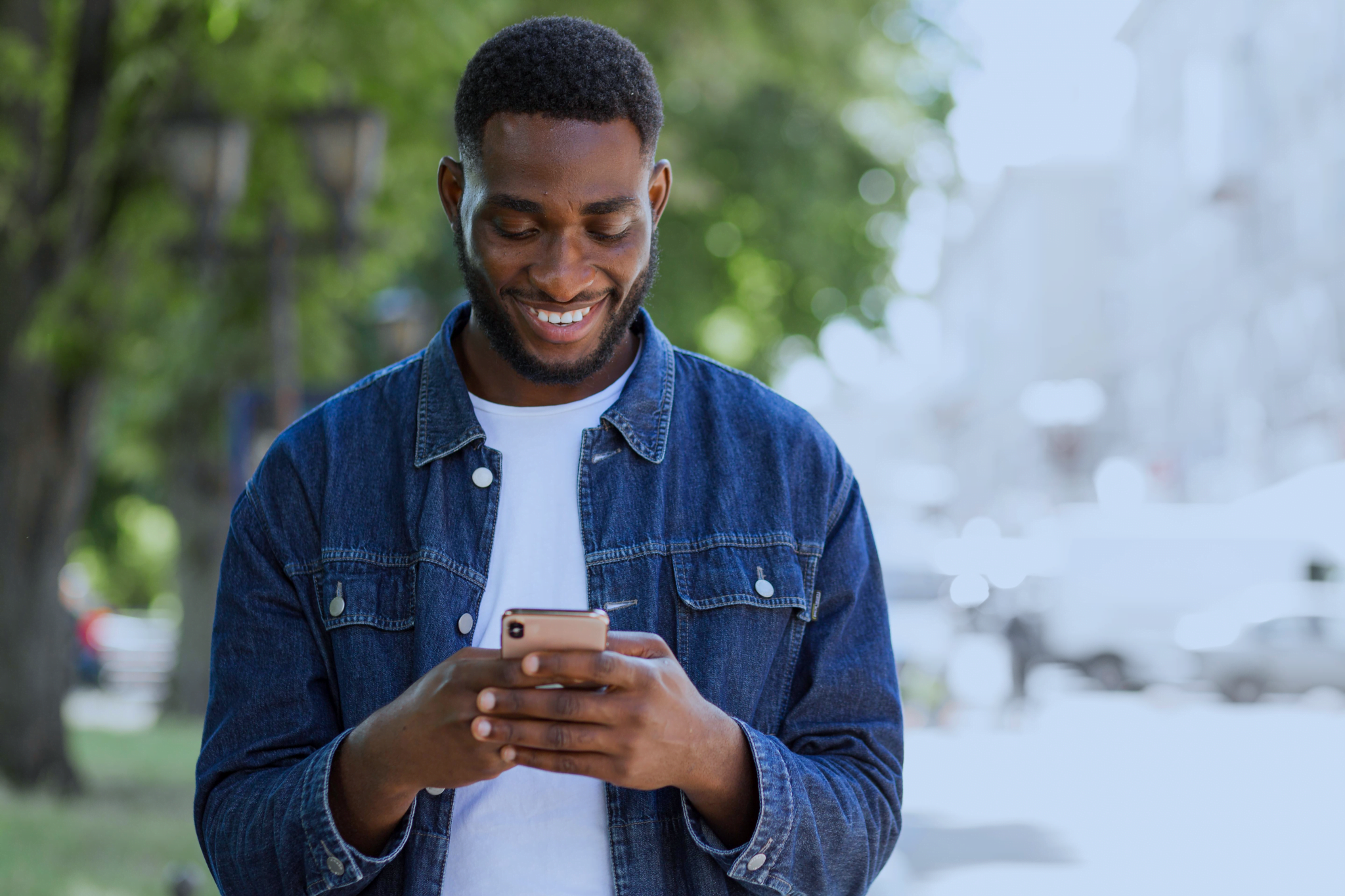 3 motivos para integrar o Rastreio de Encomendas via WhatsApp no seu e-commerce - Estoca